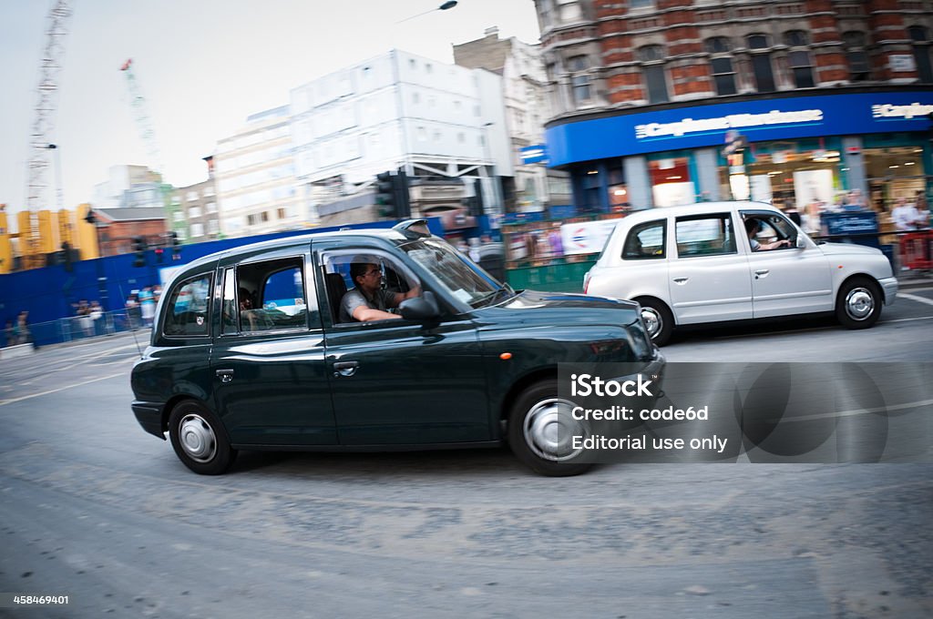 La Black taxi cab nel centro di Londra, motion blur - Foto stock royalty-free di Ambientazione esterna