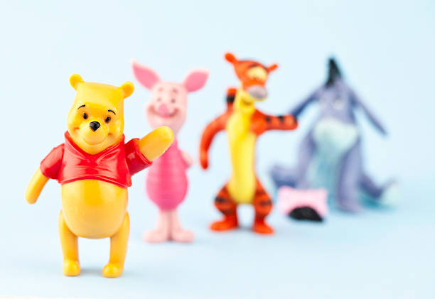 winnie the pooh y amigos - winnie the pooh fotografías e imágenes de stock