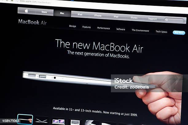 Photo libre de droit de Nouveau Applecom Macbook Air Sur Le Site Web banque d'images et plus d'images libres de droit de Internet - Internet, MacBook, Marketing