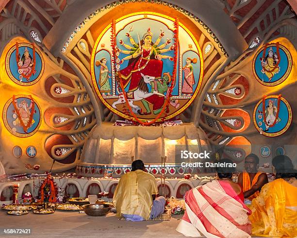 두르가 푸자 Pandal 디스플레이 Kolkata India Durga Puja Festival에 대한 스톡 사진 및 기타 이미지 - Durga Puja Festival, 남성, 두르가