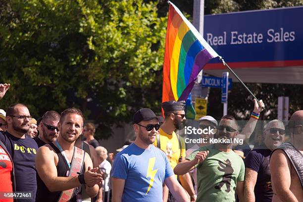 Desfile Del Orgullo De Auckland Marchando Hombres Foto de stock y más banco de imágenes de Nueva Zelanda - Nueva Zelanda, Personas, Andar