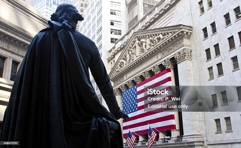 Wall Street i New York Stock Exchange. - Zbiór zdjęć royalty-free (Amerykańska flaga)