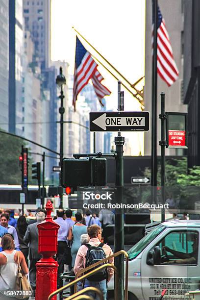 Einfache Fahrt Schild Auf Die Park Avenue New York Stockfoto und mehr Bilder von Außenaufnahme von Gebäuden