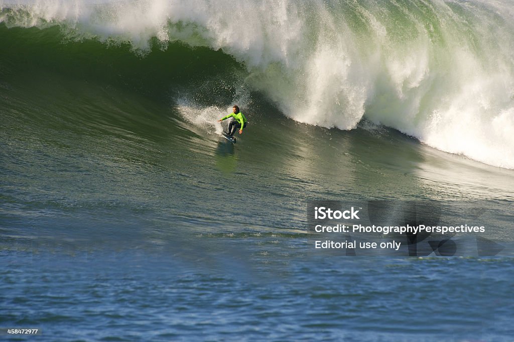 Maverick surf de la competencia - Foto de stock de California libre de derechos