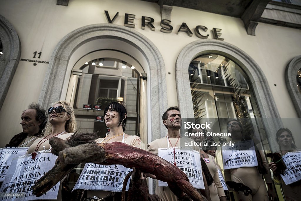 Animalisti Italiani protesto contra o Milan moda semana Septem - Royalty-free 2013 Foto de stock