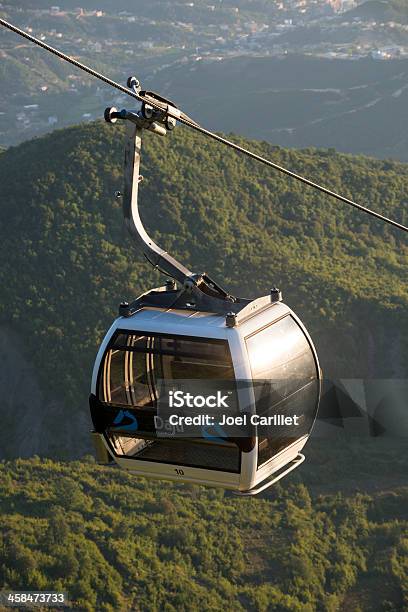 Foto de Dajti Teleférico Em Tirana Albânia e mais fotos de stock de Albânia - Albânia, Cabo de Aço, Capitais internacionais