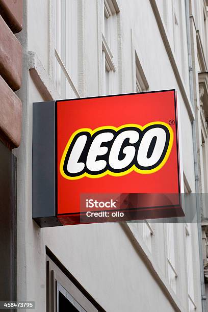 Znak Lego Sklepu - zdjęcia stockowe i więcej obrazów Bez ludzi - Bez ludzi, Centrum handlowe, Czerwony