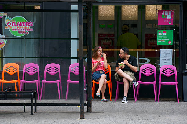 para poza mrożony jogurt sklep, manhattan, new york city - multi colored sports shoe horizontal editorial zdjęcia i obrazy z banku zdjęć