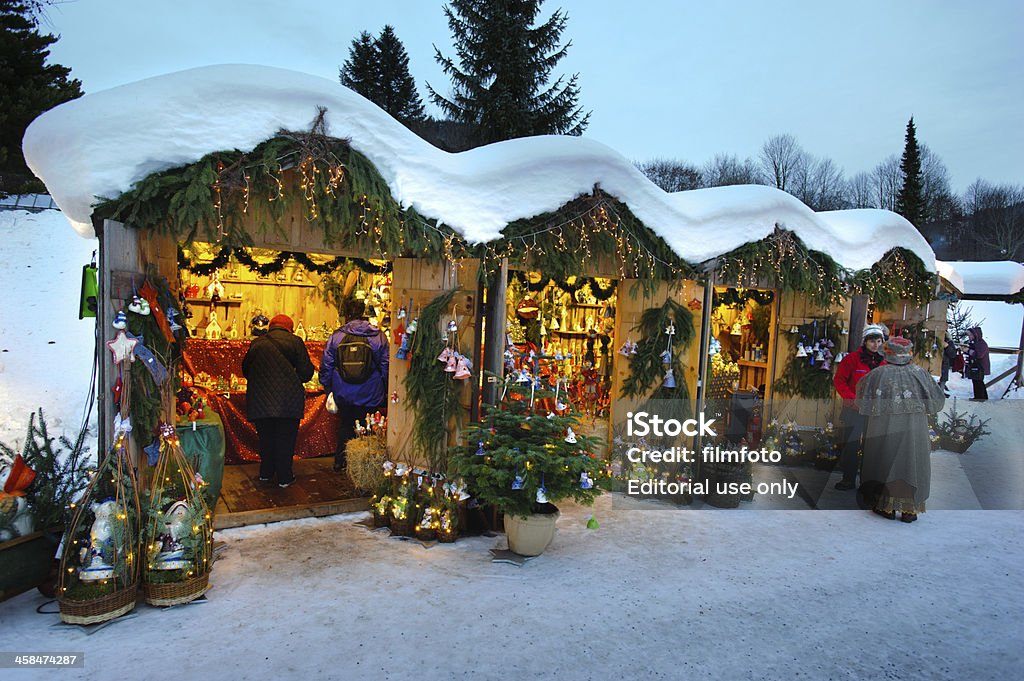 Mercatino di Natale in Baviera - Foto stock royalty-free di Alba - Crepuscolo