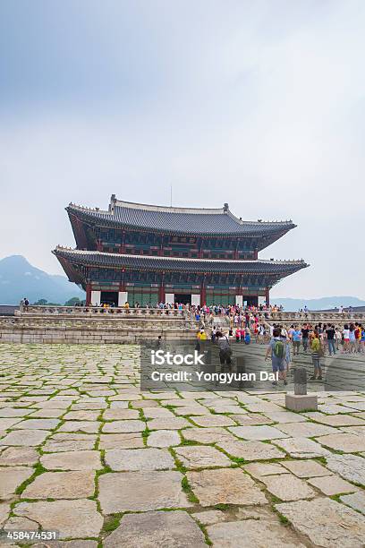 Touristen Die Geunjeongjeon Hall Im Gyeongbokgung Palast Stockfoto und mehr Bilder von Architektur