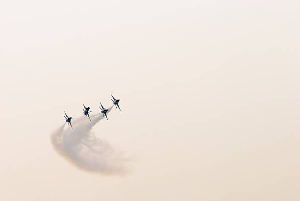 thunderbirds (da força aérea dos eua) - fighter plane teamwork airplane air force - fotografias e filmes do acervo