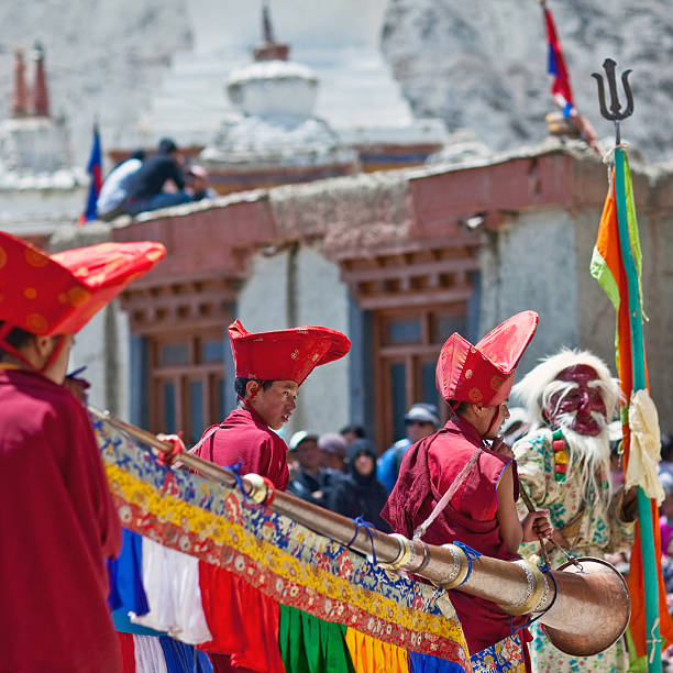 챔 댄스, 인도 - traditional festival ladakh ethnic music india 뉴스 사진 이미지