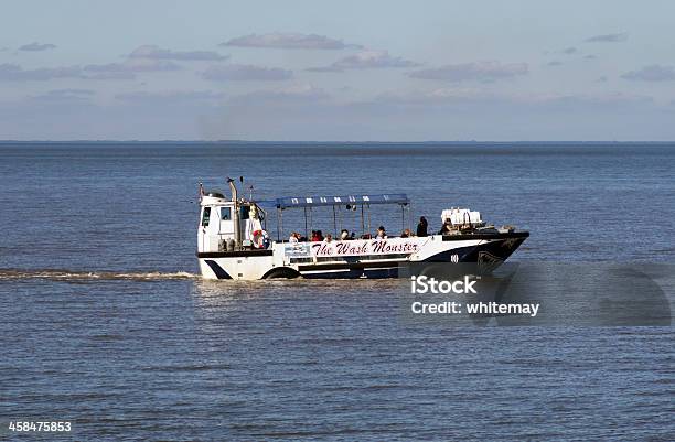 El Monstruo De Lavado En Hunstanton Foto de stock y más banco de imágenes de Mar - Mar, Vehículo anfibio, Actividad