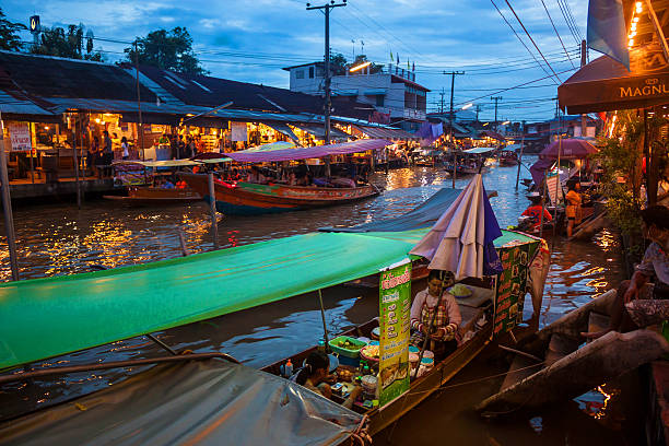 ampahwa 부유식 시장 - asia bangkok nautical vessel canal 뉴스 사진 이미지