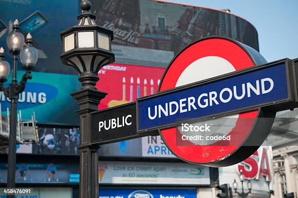 Tubo Stazione Della Metropolitana Di Piccadilly Circus Londra - Fotografie stock e altre immagini di Capitali internazionali