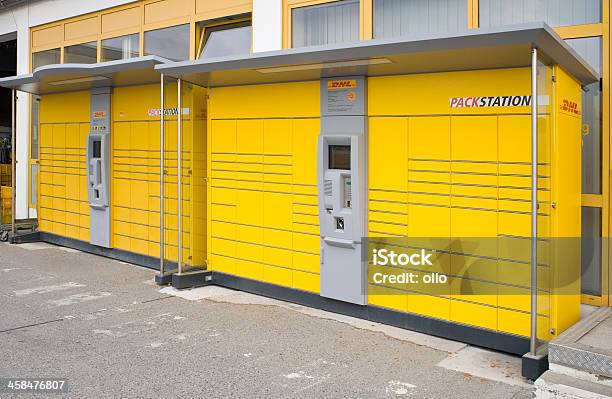 Dhl Packstation Alemán Foto de stock y más banco de imágenes de Alemania - Alemania, Amarillo - Color, Automatizado