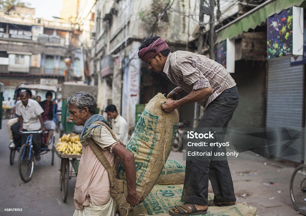 Indian Landarbeiter Handgepäck sacks - Lizenzfrei Aktiver Senior Stock-Foto