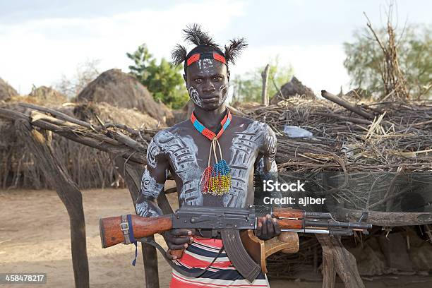 중유럽식 트라이벌 남자 남자에 대한 스톡 사진 및 기타 이미지 - 남자, 동부 아프리카, 마을