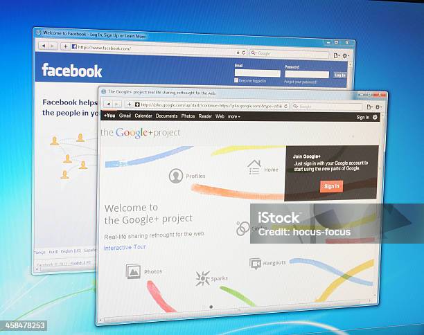 Facebook E Google Web Sites No Ecrã Do Computador - Fotografias de stock e mais imagens de .com - .com, Computador, Comunicação