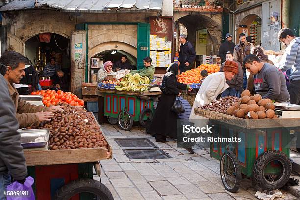Иерусалим Уличный Рынок В Мусульманский Квартал — стоковые фотографии и другие картинки Киоск - Киоск, Большой город, Восточный Иерусалим