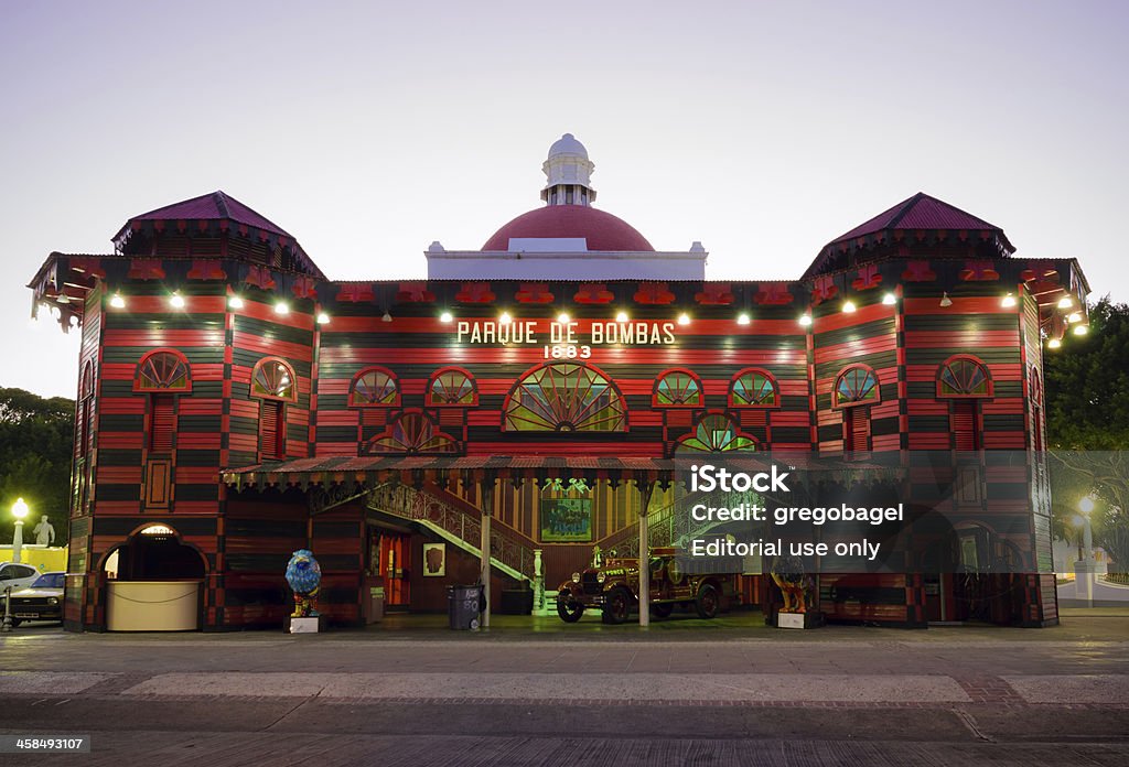 Parque de Bombas em Ponce, Puerto Rico à noite - Royalty-free Porto Rico Foto de stock