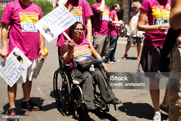 Foto de Nova York Orgulho Gay De Março De e mais fotos de stock de Capacidades Diferentes - Capacidades Diferentes, Protesto, Direitos humanos