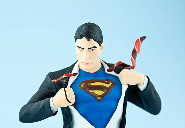 clark kent se convierte en superman - superman superhéroe fotografías e imágenes de stock