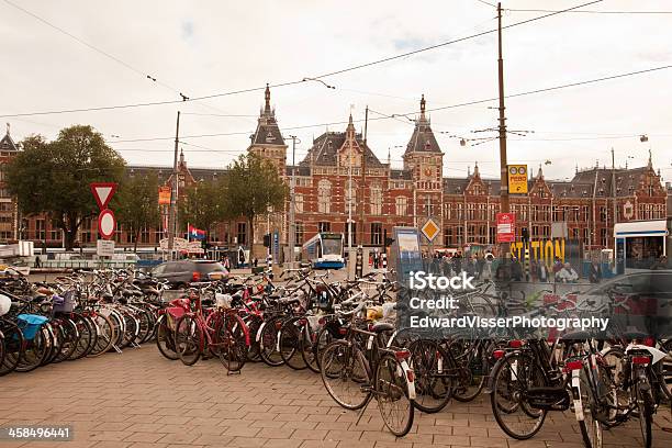 Centro De Amesterdão - Fotografias de stock e mais imagens de Amesterdão - Amesterdão, Ao Ar Livre, Arquitetura