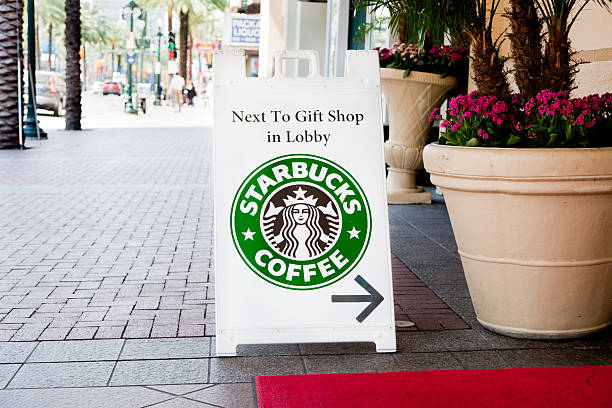 스타벅스 새 오를레앙 - starbucks commercial sign store coffee 뉴스 사진 이미지