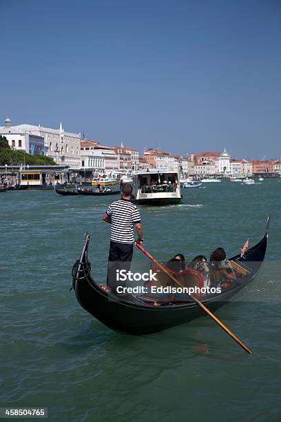 Foto de Giveway e mais fotos de stock de Canal - Canal, Cidade, Cidade pequena