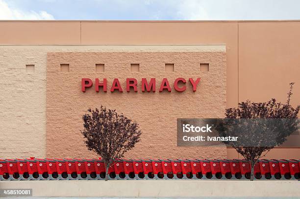 Target Negozio Di Farmacia - Fotografie stock e altre immagini di Albero - Albero, Ambientazione esterna, Carrello della spesa