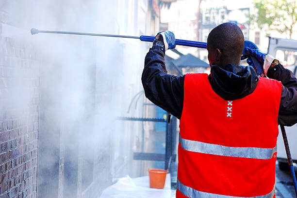 czyszczenie z ciśnieniem - graffiti cleaning washing physical pressure zdjęcia i obrazy z banku zdjęć