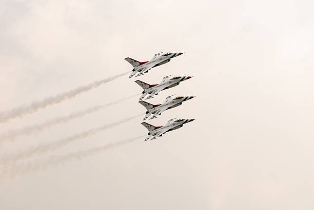 thunderbirds (us air force) - air force teamwork fighter plane airplane foto e immagini stock