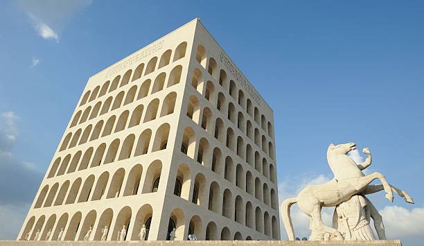 palazzo della civilta italiana en euros - civilta fotografías e imágenes de stock