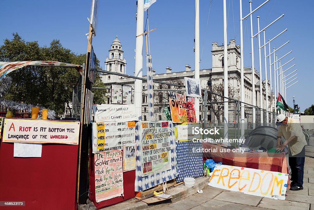 Parte de la Paz de Camp en Parliament Square - Foto de stock de Acera libre de derechos