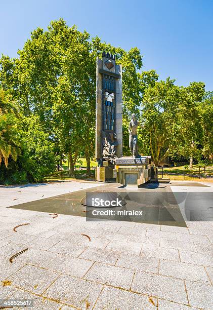 Bronzedenkmal Vonevita Perón In Buenos Aires Stockfoto und mehr Bilder von Architektonisches Detail - Architektonisches Detail, Argentinien, Baum