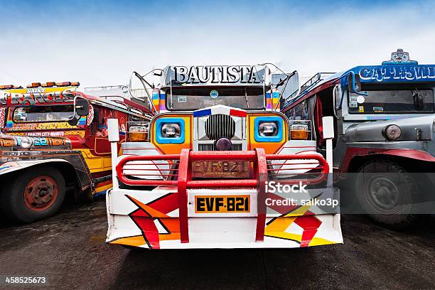 Jeepney - Fotografias de stock e mais imagens de Acessível - Acessível, Adulação, Ao Ar Livre