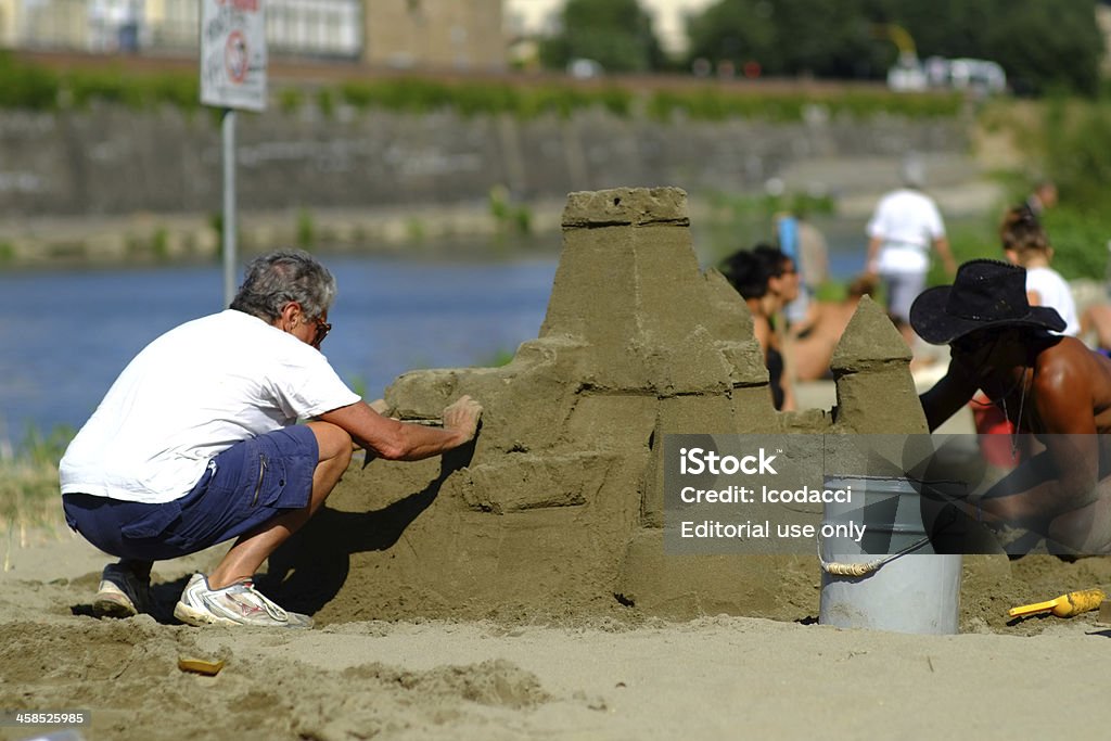 Sand castle nahe dem Fluss - Lizenzfrei Außenaufnahme von Gebäuden Stock-Foto