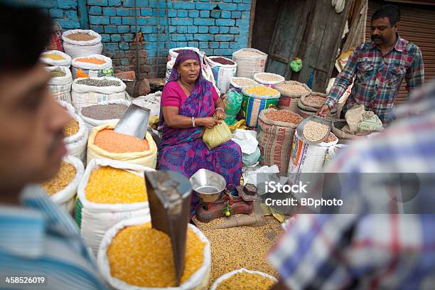 Rua De Nova Deli - Fotografias de stock e mais imagens de Capitais internacionais - Capitais internacionais, Cereal, Colorido