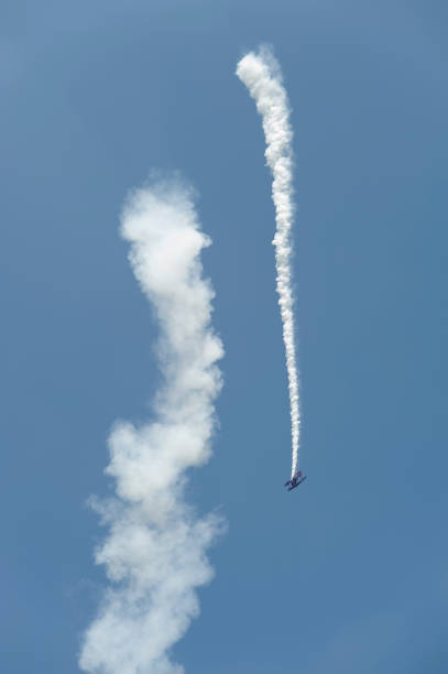プロペラ機 - flying air vehicle performance airshow ストックフォトと画像