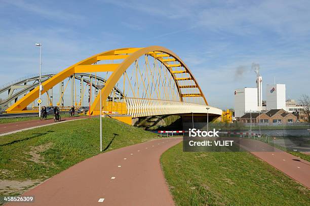 Желтыйhogeweidebrug В Утрехт — стоковые фотографии и другие картинки Большой город - Большой город, Городской ландшафт - большой город, Жёлтый