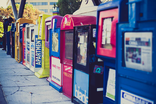 - journaux se dresse à washington, d.c. - magazine rack news stand day usa photos et images de collection