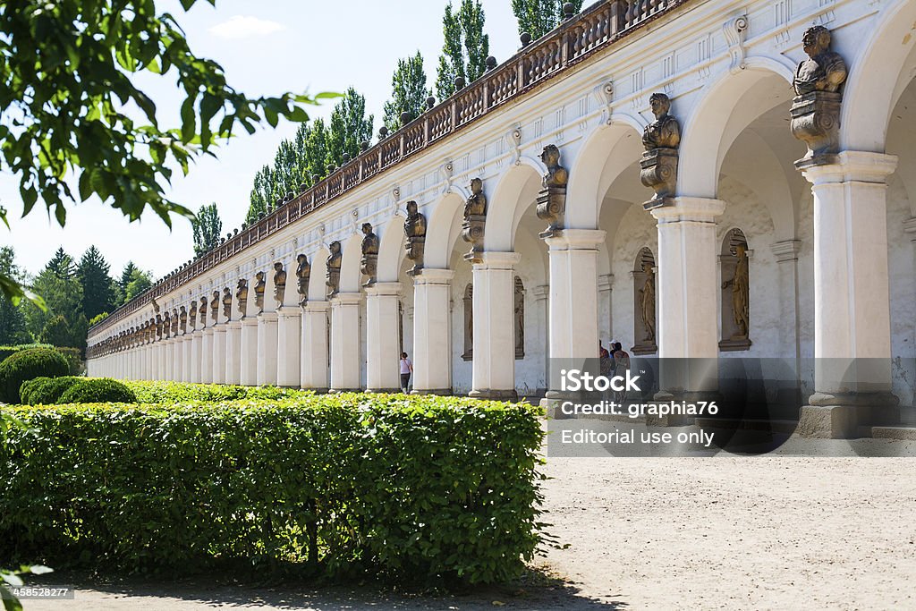 Colonnade em Kromeriz, República Tcheca. UNESCO - Foto de stock de Arbusto royalty-free
