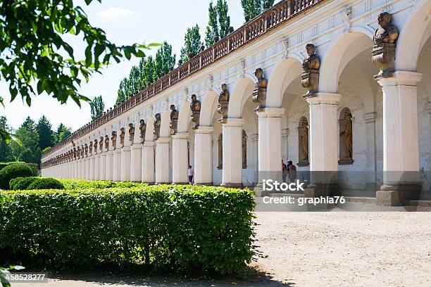 Foto de Colonnade Em Kromeriz República Tcheca Unesco e mais fotos de stock de Arbusto - Arbusto, Arcada, Arcaico