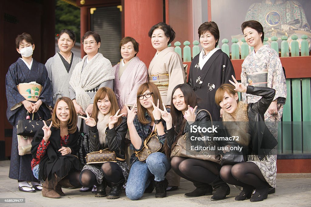 Двух поколений женщин японской - Стоковые фото 40-49 лет роялти-фри