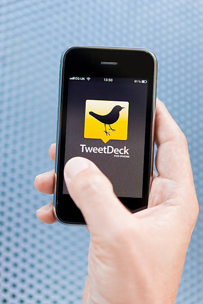 conexão para tweetdeck com um iphone - tweetdeck - fotografias e filmes do acervo