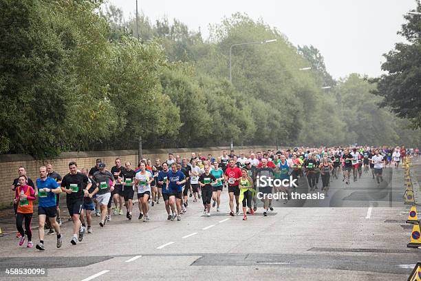 Great Scottish Run - zdjęcia stockowe i więcej obrazów Bieg długodystansowy - Bieg długodystansowy, Biegać, Deszcz