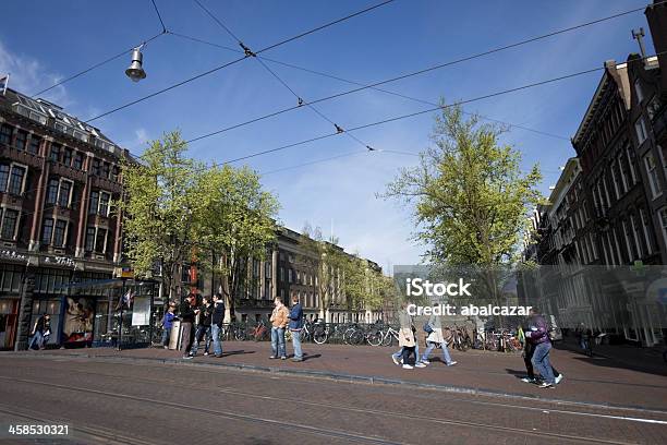 Photo libre de droit de Amterdam La Station De Tramway Du Centreville banque d'images et plus d'images libres de droit de Amsterdam - Amsterdam, Arrêt de bus, Attendre