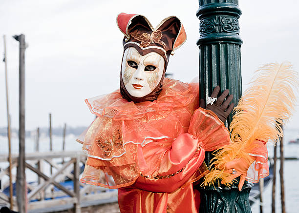 maschera di carnevale di venezia - venice italy flash foto e immagini stock