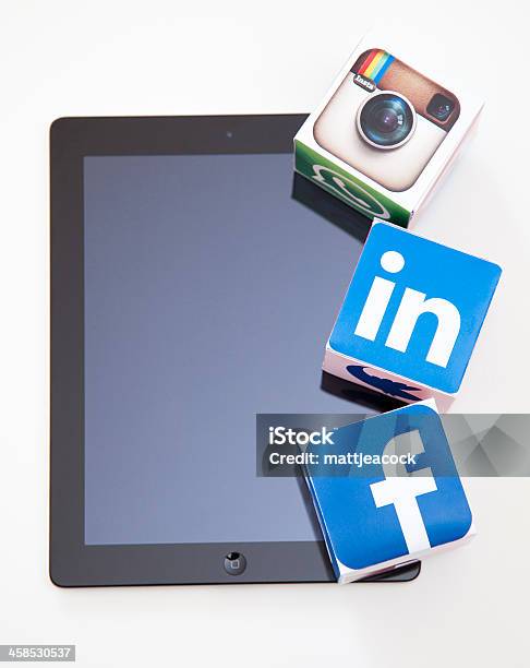 Ipad ソーシャルメディアのアイコン - LinkedInのストックフォトや画像を多数ご用意 - LinkedIn, ソーシャルメディア, マーケティング